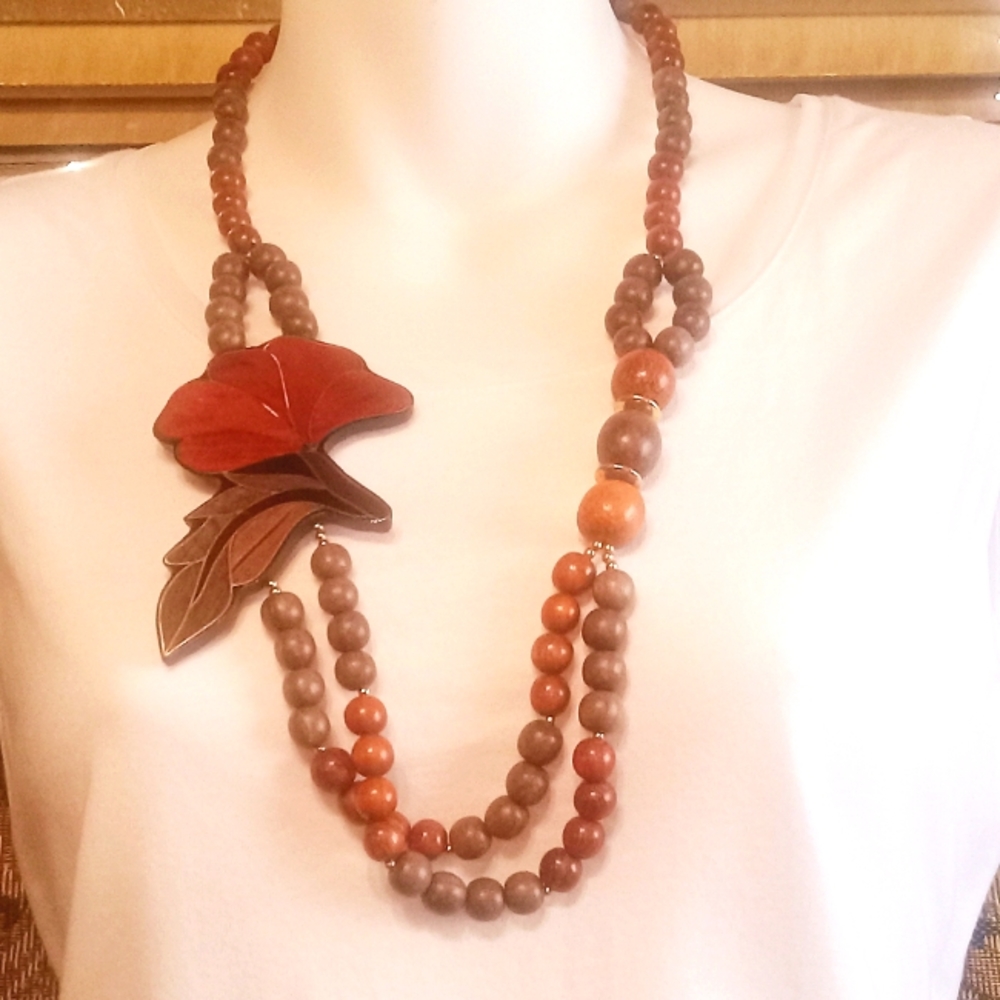 Vintage Inlaid Wood Floral Side Pendant Beaded Necklace. Lovely Hand Crafted.